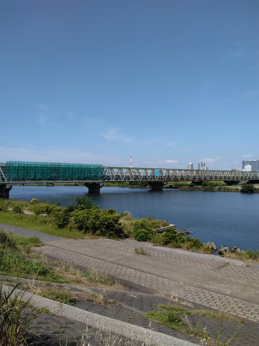 jk55og's tweet photo. 今空！！今日は晴れたお天気です！！🌞
陽射しが暑い！！ https://t.co/Oz4rBttmLZ