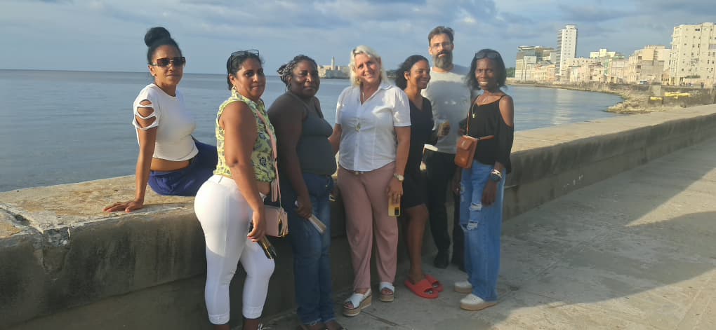 BoyerosCtc's tweet photo. Arde el malecón habanero con parte de la tropa de #Boyeros a la Conferencia #22Congreso de la #CtcLaHabana, convencidos de que no hay delegación más entusiasta y comprometida con sus #Trabajadores que la nuestra. #BoyerosPresente @AlfredoVzquezP @Colina_CTCuba https://t.co/ovVV0u0GQ6