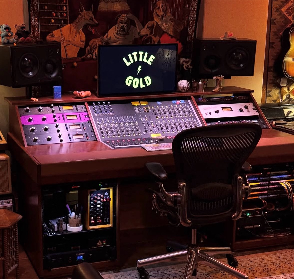 Sinamex's tweet photo. “API has created a truly amazing piece of equipment. Overall, I am blown away by this well-engineered sonic beauty and its value for the money.” - Mix Magazine 
API The BOX (SGD 22,995) Console / / https://t.co/Km1q1qpwAA
Picture: @littlegold_la https://t.co/8sa48Bnzqz