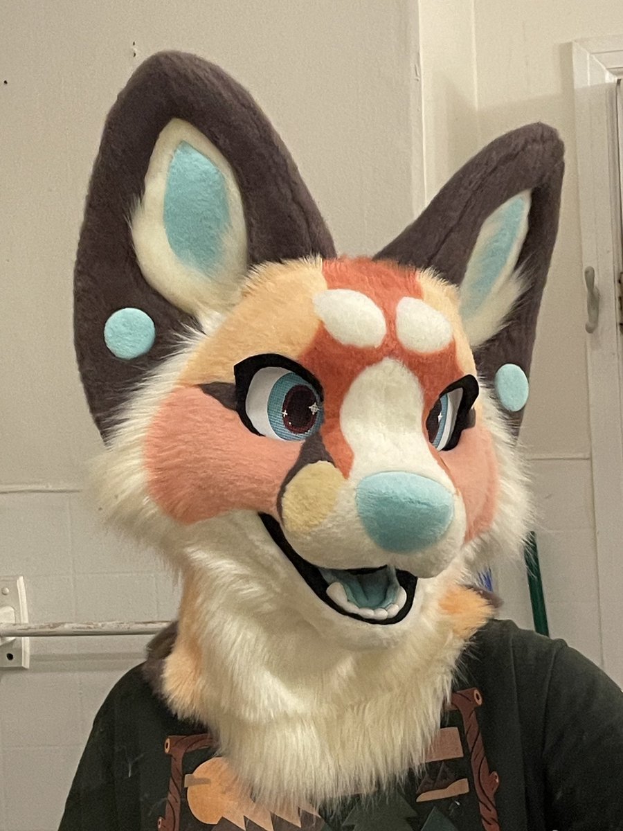 CritterValley's tweet photo. I’m ready to part with Margo.. she is so pretty, but I’ve struggled to connect with her, so she really deserves a better home 😭💔

She was made by me in 2024 and has been worn under 4 hours during that time (aka, mostly been in storage). I’ll make a more detailed post soon! https://t.co/tj5ptxNw2y