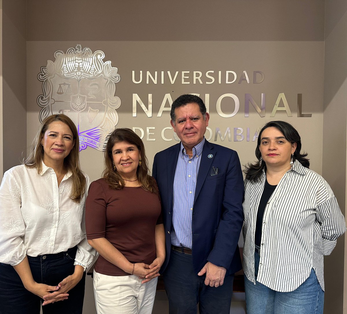 MisionONUCol's tweet photo. En Medellín, nos reunimos con la Vicerrectora de @MedellinUNAL y dialogamos sobre la importancia de las universidades y el sector académico en la construcción de paz en la región y avanzamos en una agenda conjunta en el marco de la conmemoración de los 10 años del Acuerdo de Paz. https://t.co/0IXdGR4MEZ