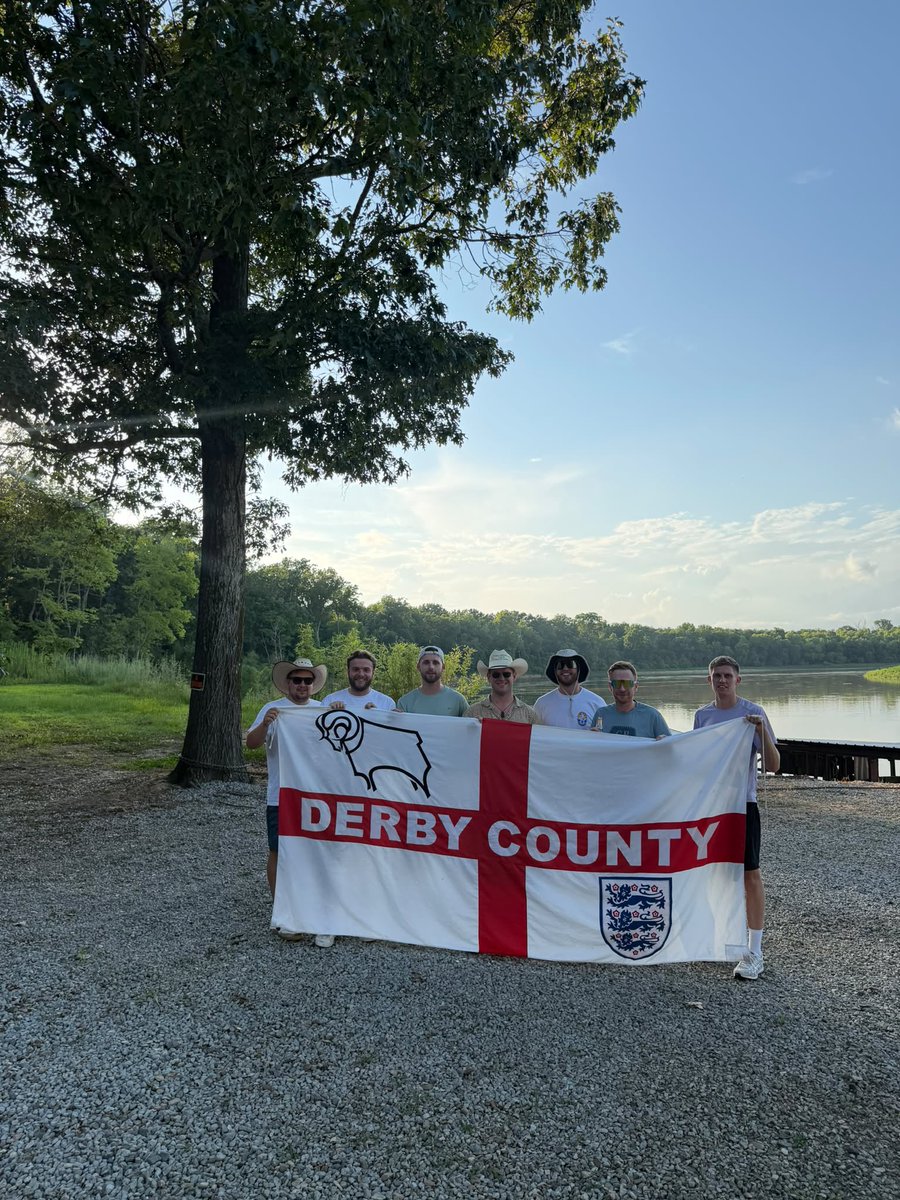 TomShimwell95's tweet photo. Red Neck RAMS #DCFC https://t.co/2E4ytjrUsL