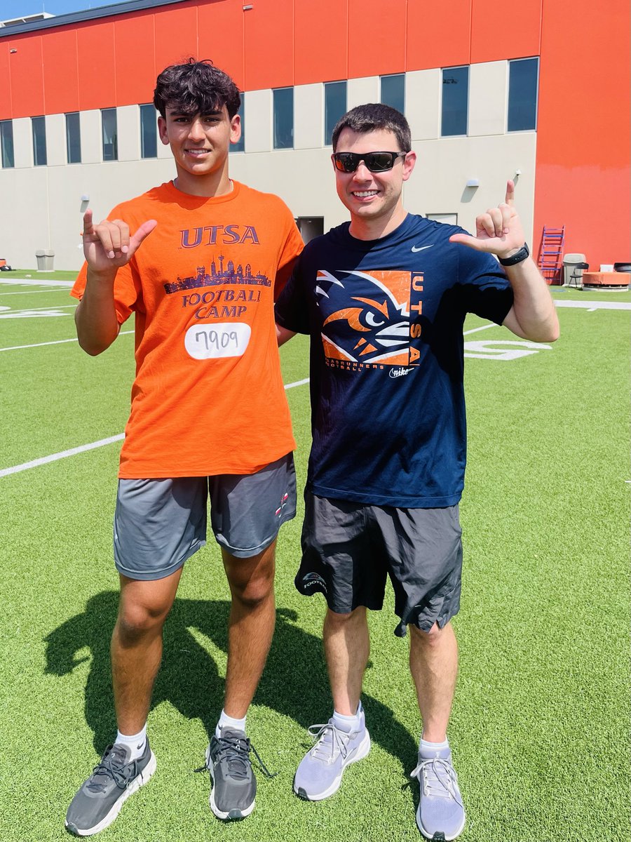 ZacAttack2027's tweet photo. Back home in the 210 competing and getting better every rep! Solid day charting on kickoffs and punts. Still chasing the standard I hold myself to and continuing to build each rep. Never satisfied! Thanks @CoachBrownUTSA and @Coach_Cotton713 with @UTSAFTBL for the invite and opportunity to compete. #210TriangleofToughness @Coach_KLewis @ShawnDenzer
