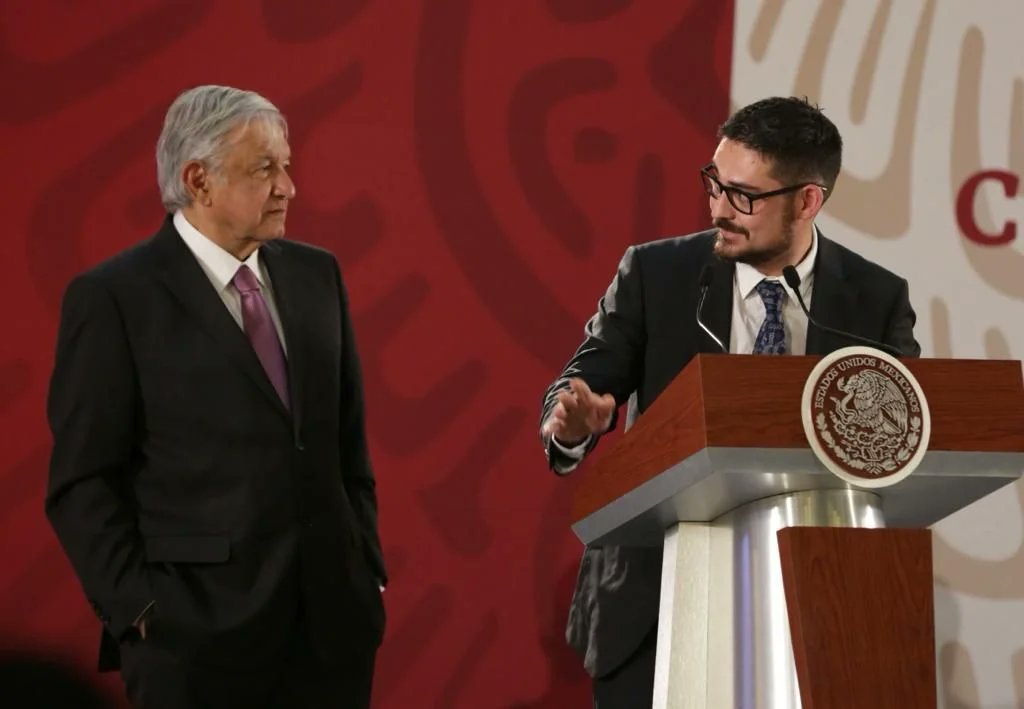 FDoringCasar's tweet photo. El "cambio en el entorno político" al que se refirió @DrLorenzoMeyer en su carta, es el hueso de su hijo @MeyerFalcon en el #CártelDeMorena

Ya con la familia en el presupuesto, se perdió toda autonomía y objetividad, se volvieron porra oficial https://t.co/wOJlBXzFCD