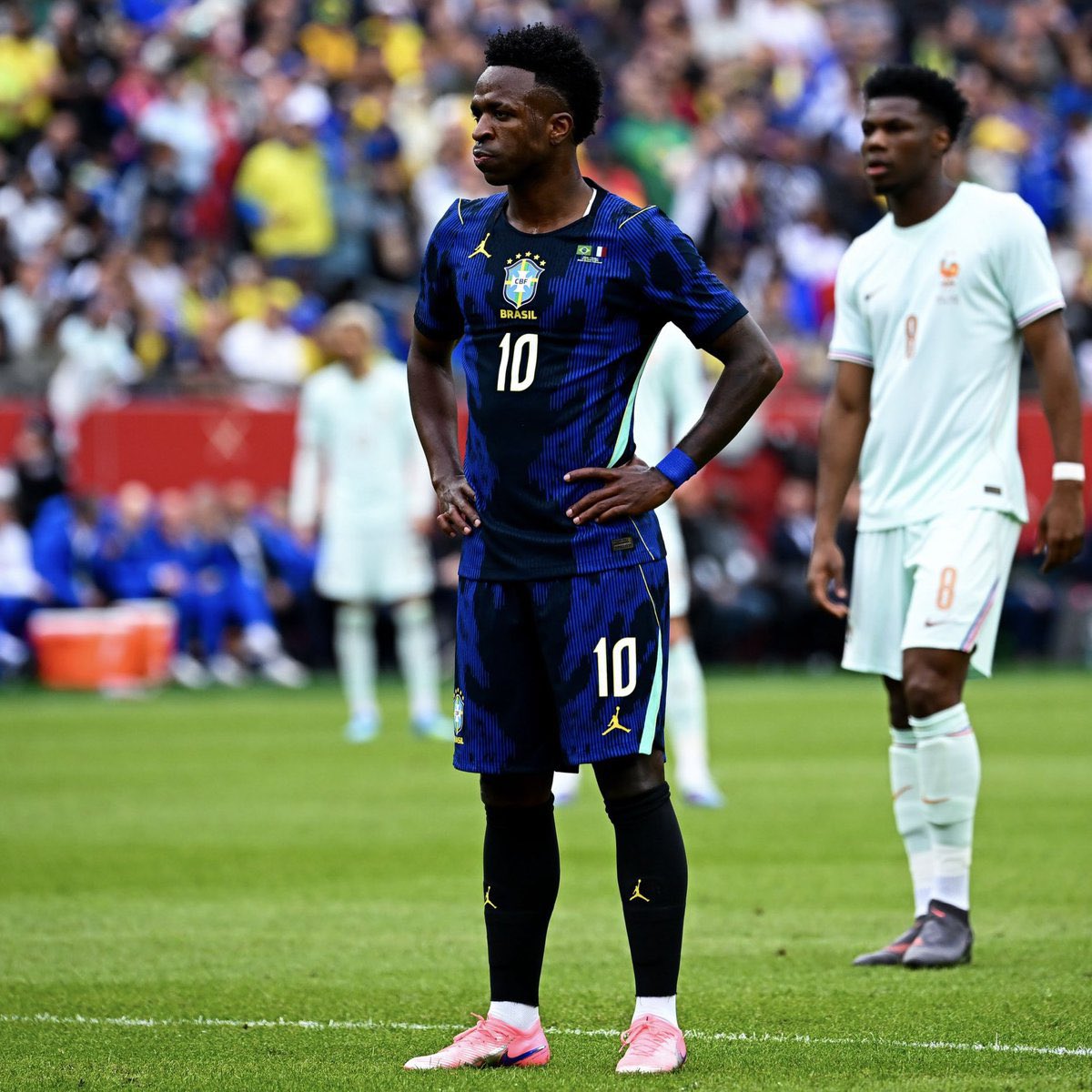 ちなみに 今年のサッカーW杯 ブラジル代表2ndユニフォームも