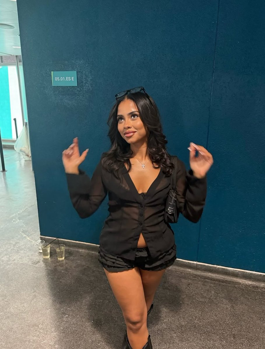 ASHLEYIIAM_'s tweet photo. 👀💋 https://t.co/nsqdG002GU