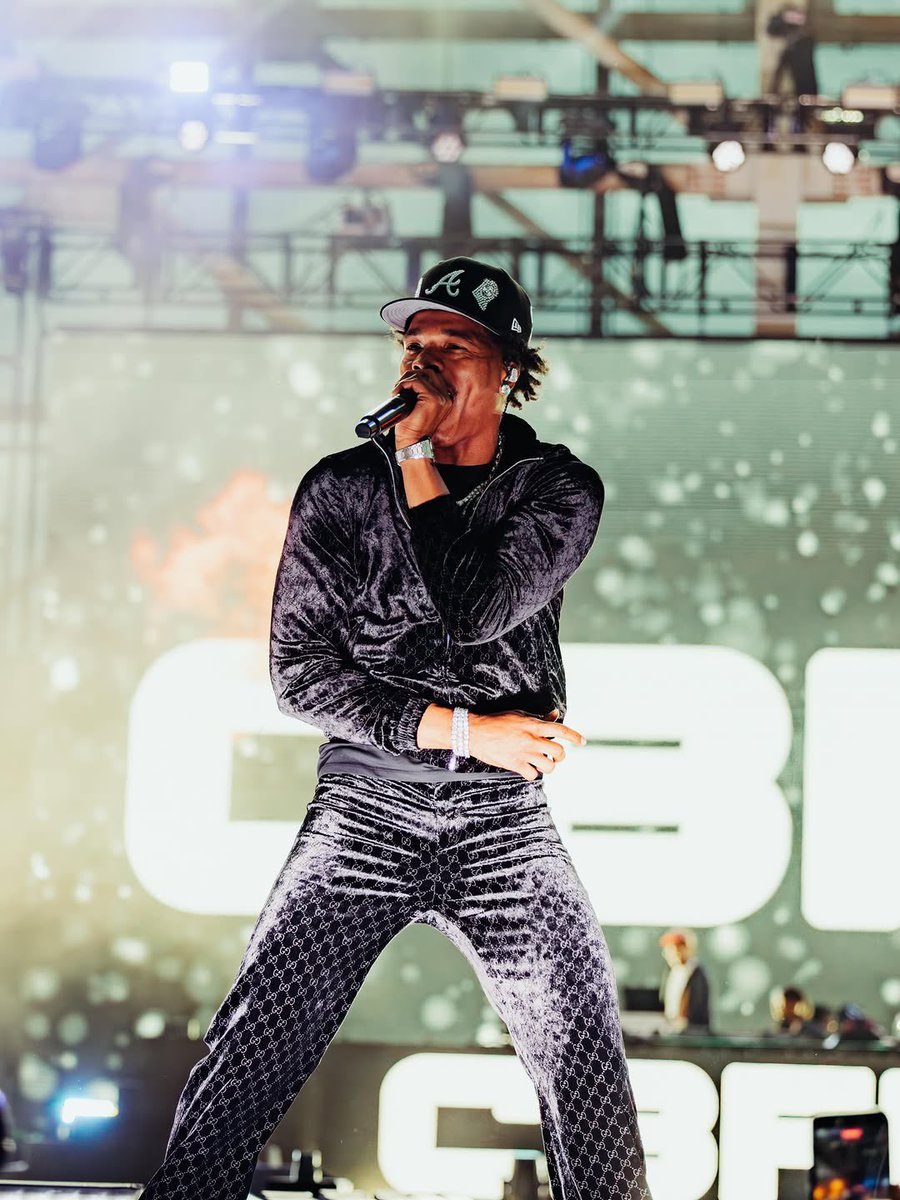 CruzKhalavmn's tweet photo. Lil baby is the 6 most streamed artist in apple music history 
The Hero is the fuckin goat 🐐 https://t.co/Cpp52FTRdI