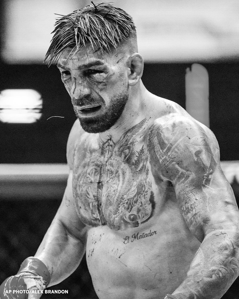 MMA101Turkiye's tweet photo. 🚨 Ilia Topuria’ya 180 günlük tıbbi men verildi.

👨‍⚕️ Karar, Boks ve Dövüş Sporları Komisyonları Birliği (ABC) bünyesinde görev yapan ve etkinliğin sağlık ekibine başkanlık eden David Holland liderliğindeki doktorlar tarafından alındı.

🇬🇪 Topuria’nın yüzünde iki orbital kırık ve bir burun kırığı tespit edildi. Ancak bu men kesin değil. Sakatlıklarının tamamen iyileştiği doktorlar tarafından onaylanırsa 180 günlük süre dolmadan da dövüşmesine izin verilebilir.