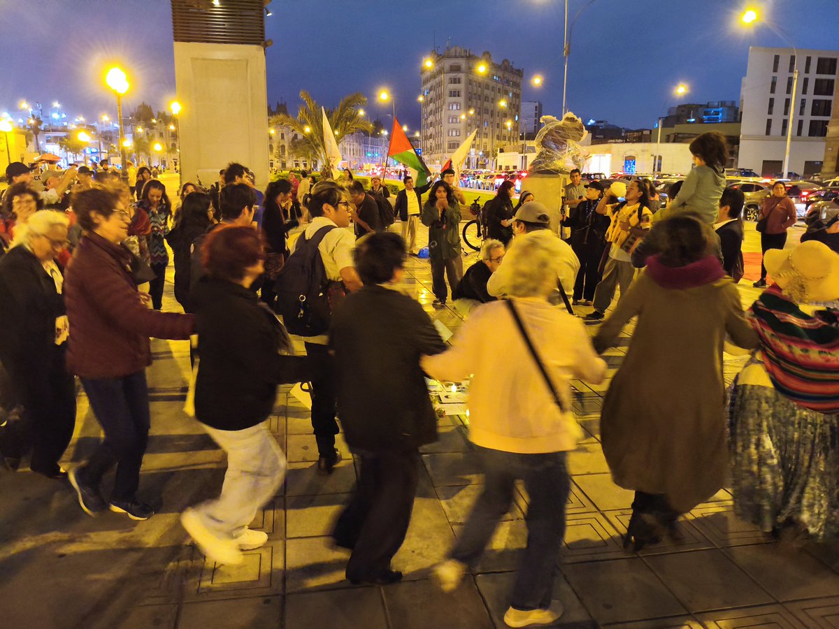 PeruNoImpunidad's tweet photo. #Plantón46✊🏿🌱 
No están solas, nunca lo estarán, seguiremos siempre, juntos y juntas hasta que la justicia se haga costumbre ❗ https://t.co/r7rR4sPOGD