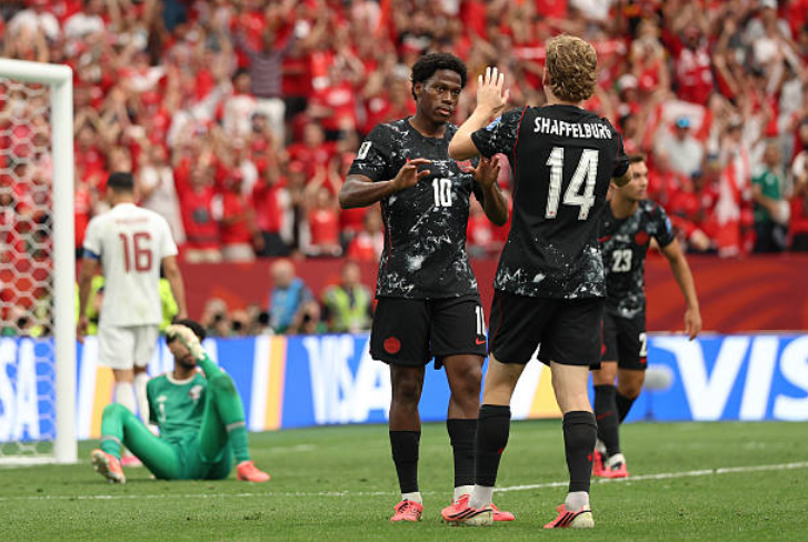 FutbolGEB's tweet photo. ⚽ #FIFAWorldCup #CopaMundialFIFA #DatoGEB   

MÁXIMAS GOLEADAS DE UN SELECTIVO DE CONCACAF EN COPA DEL MUNDO:

2026 / CANADÁ 6-0 Qatar °
1970 / MÉXICO 4-0 El Salvador
2026 / ESTADOS UNIDOS 4-1 Paraguay
1930 / ESTADOS UNIDOS 3-0 Bélgica
1930 / ESTADOS UNIDOS 3-0 Paraguay

#Canada #Qatar