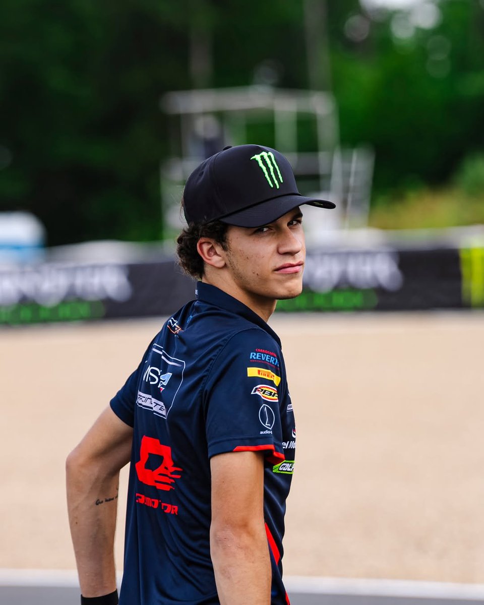P4r3ma's tweet photo. My saviour
#ap36
#angelpiqueras
#moto2 https://t.co/WR3q8RoV2W