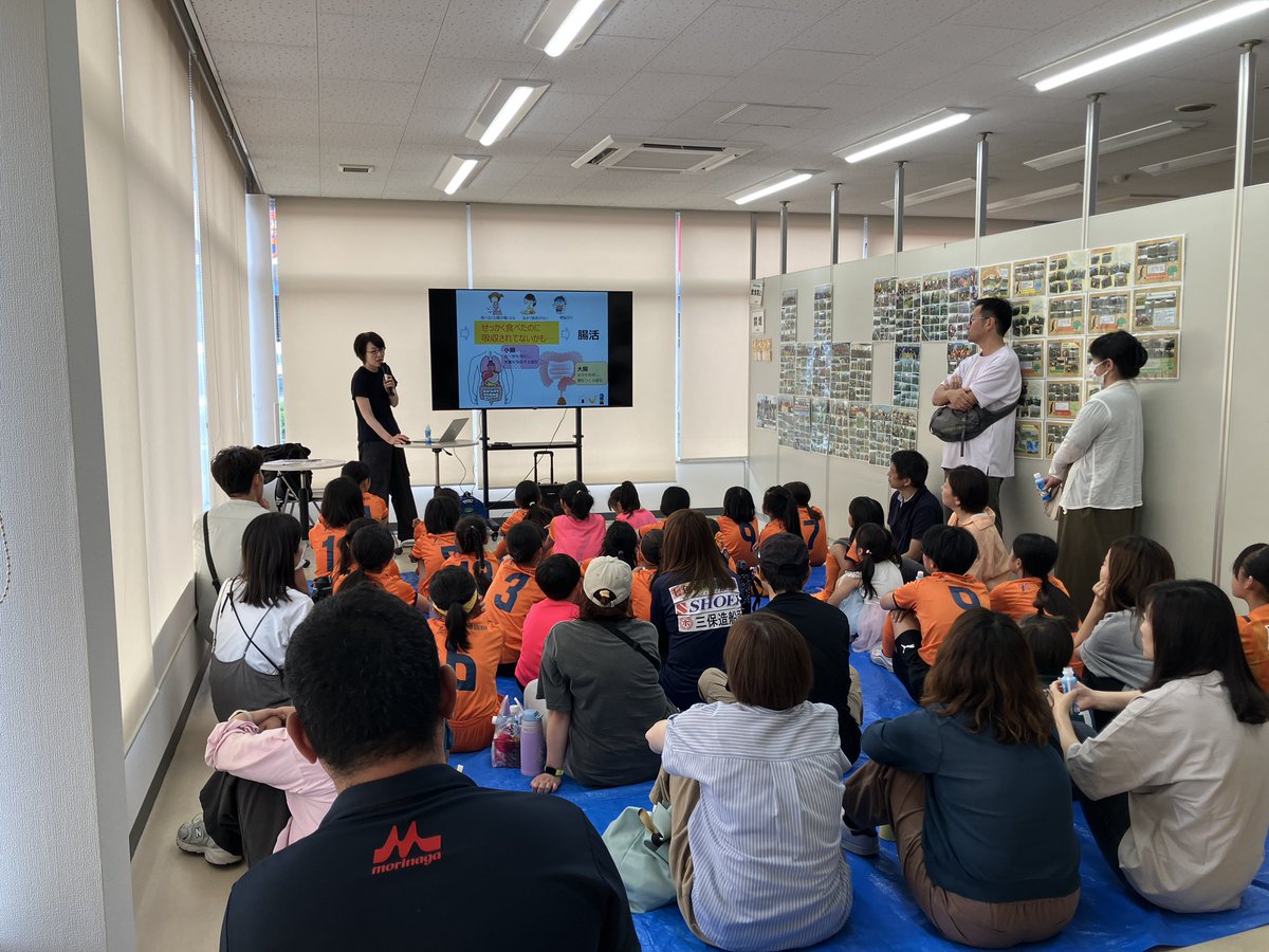 spulse_school's tweet photo. #森永乳業 静岡支店 presents 『SDGs J・WEクラブガールズサッカーフェスティバル&amp;ジュニア栄養講座』

FC東京⚽️川崎F⚽️横浜FM⚽️ノジマステラ神奈川相模原⚽️清水

サッカースクールのガールズ達が集まりました‼️

スクールTOP
https://t.co/qONrP03H7Q

#spulse
#エスパルスサッカースクール https://t.co/Gxv2ILiulr