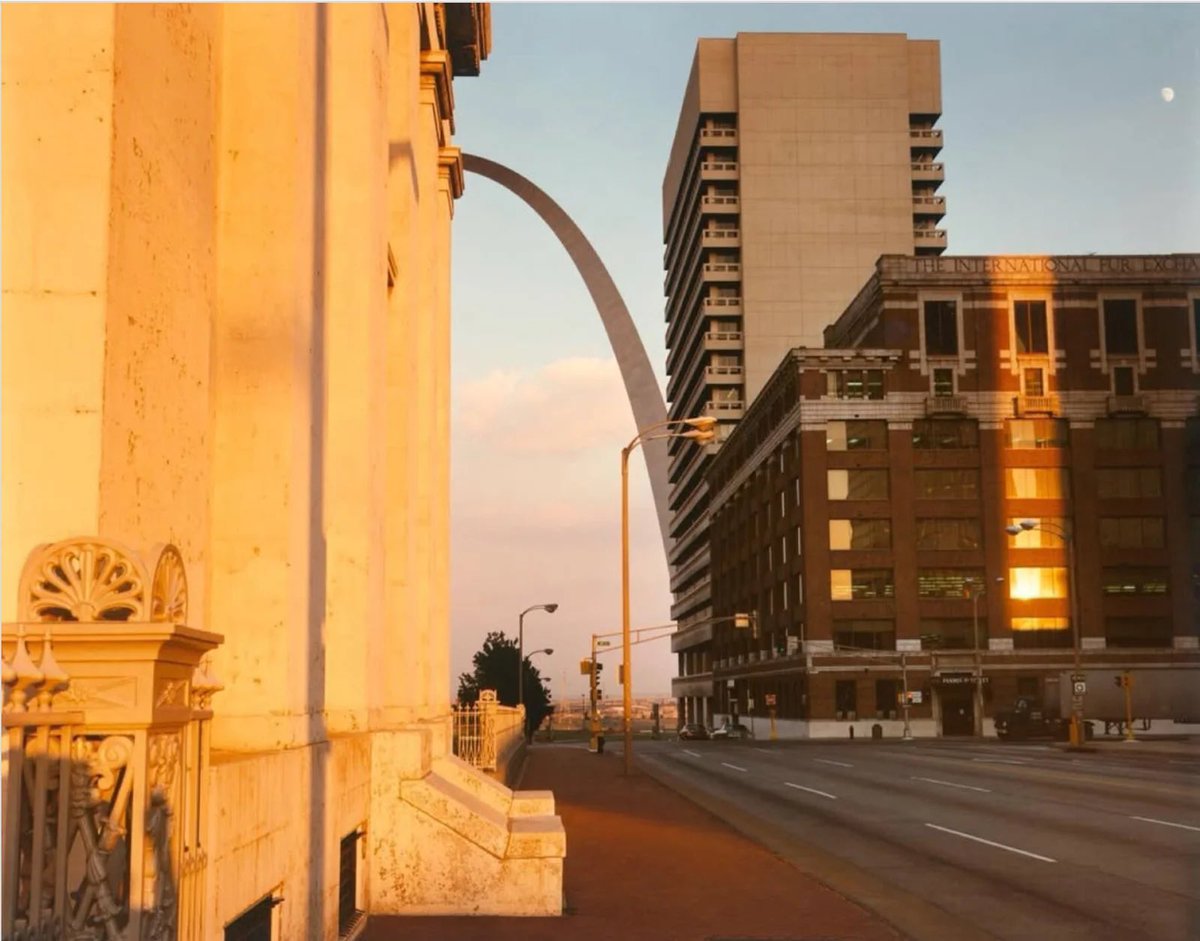 Dub__A's tweet photo. Scenes of the Gateway City from the 1980 photobook St. Louis &amp; The Arch by Joel Meyerowitz https://t.co/4B5pJ69D8t