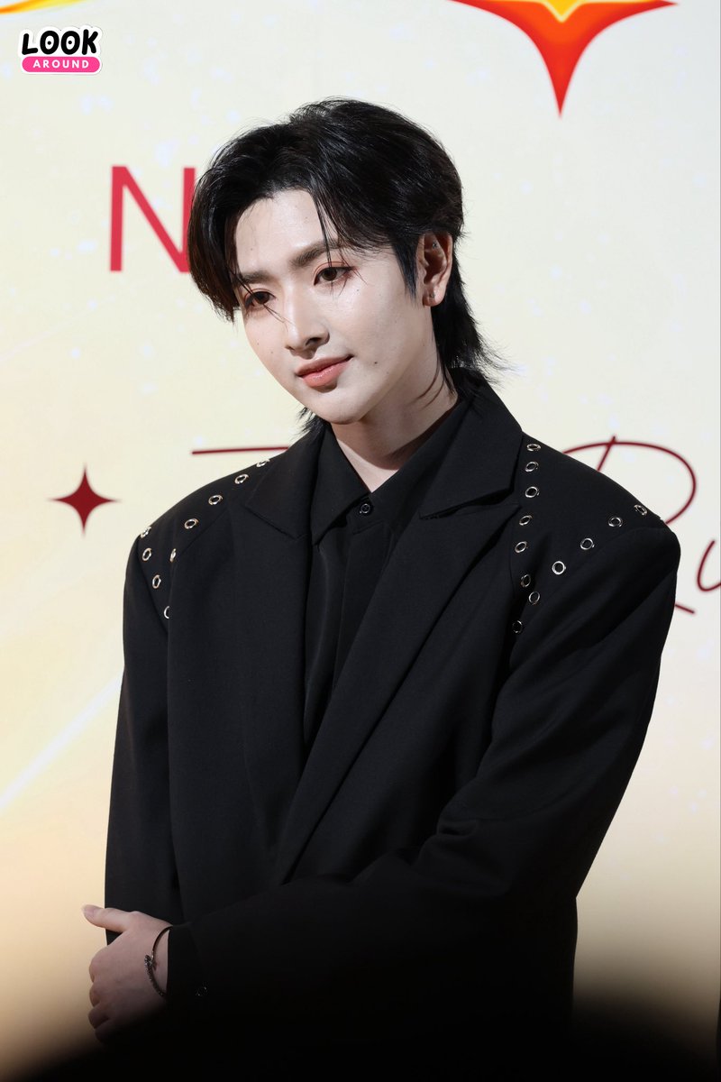 LookAround_TH's tweet photo. “ฟลุ๊ค สรศักดิ์” ��่วมเดิน GOLDEN AMBER CARPET ในงาน “DMD LINE UP 2026 THE RISE CONTINUES” 🧡✨

DMD THE RISE CONTINUES
#DMDLINEUP2026
#แมวกัน #mawgn https://t.co/h8QjtMJjeU