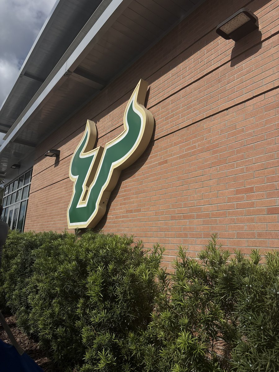 onewayAlan's tweet photo. Had a great time the other day at the usf big man camp @Big_Glitch @_CoachLaw @CoachBuckGurley @Coach_Sykes_9 #Bleesed #gobulls https://t.co/WFIWxvSmFZ