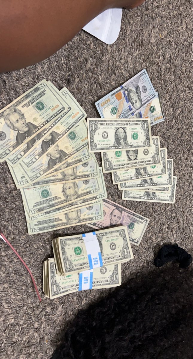 keepinupwkaee's tweet photo. Why don’t you leave the “trap” 
Fast money makes momma happy 🫰🏽🤩

#relatable https://t.co/1xFQvRiKE4