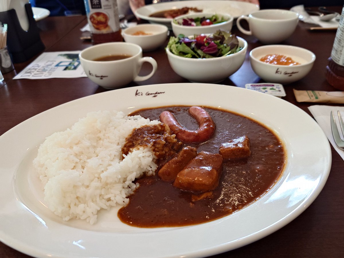 kaztachi's tweet photo. お昼のカレー美味しかったです。暖かかったらもっと良かったけど。 https://t.co/UtKGNoKBZK