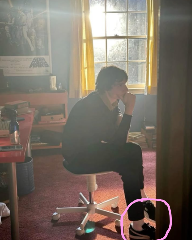 freya77miwii's tweet photo. putting Mike's shoes in Will's room is crazy https://t.co/mmSZupe3qP