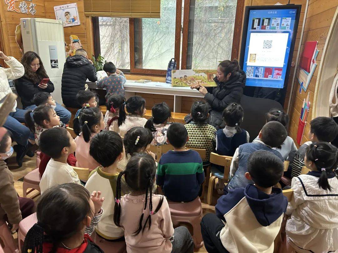 F2uOmUmVQjdH04N's tweet photo. Our volunteer club is bringing free book sharing u0026 storytelling for local kids this Sat at community park! Come join us for fun u0026 warm moments https://t.co/ta4sXC3fDo