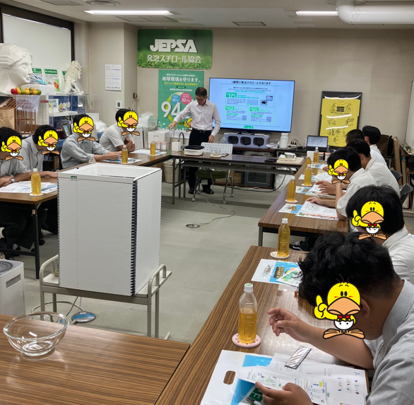 jepsa2010's tweet photo. ６月１７日（水）は・・・
岡山県　金光学園高等学校
岐阜県　岐阜市立藍川北学園
岐阜県　羽島市立中央中学校
の生徒さんに来ていただきました。
とても興味深く聞いていただきました✏
＃発泡スチロール協会
＃EPS
＃金光学園高等学校
＃岐阜市立藍川北学園
＃羽島市立中央中学校 https://t.co/VMlMmkSGnS