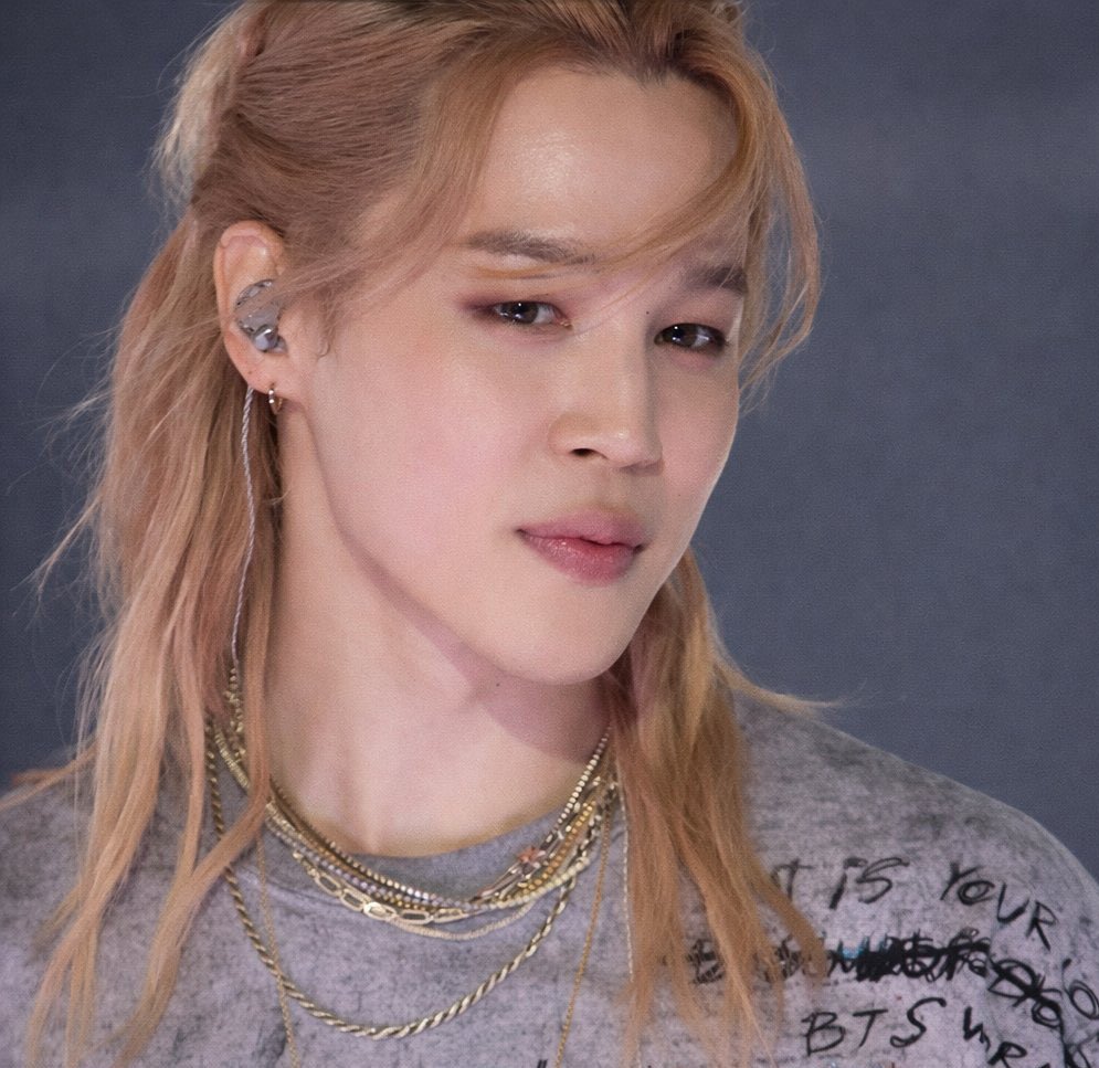 fairychimtr's tweet photo. Jimin, bu turda birlikte çalıştığı kuaförüne imzalı albümle birlikte tatlı bir not bırakmış 🤍

🐥 Beni her daim desteklediğin için çok teşekkür ederim.
🐥 Umarım sen ve çocukların her zaman sağlıklı olursunuz!
🐥 Saçlarımı yaptırmak için tekrar geleceğim!! https://t.co/rMuMpnJmlx