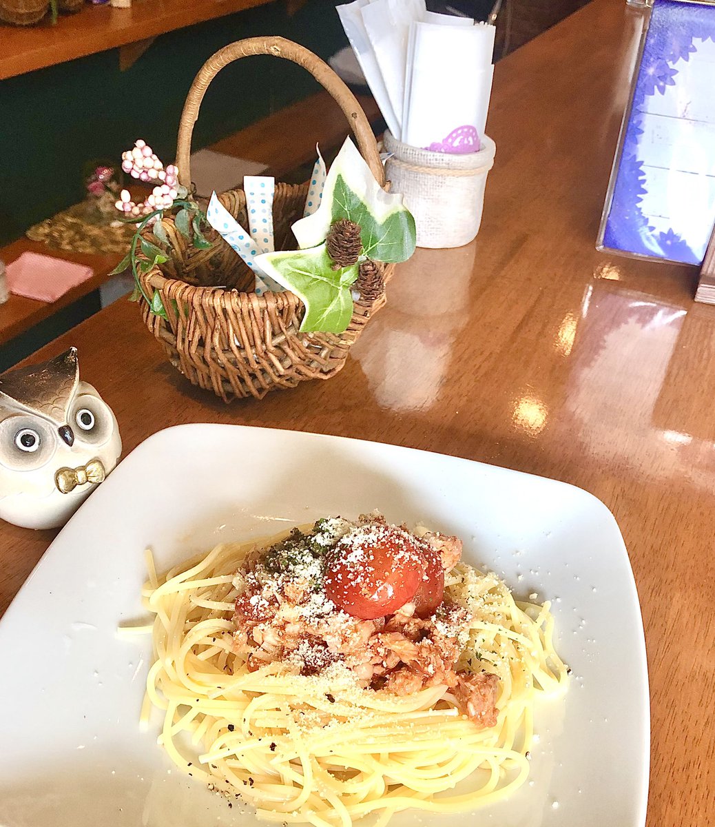 starry_forest6's tweet photo. こまちきてました🌟

本日のランチBは、ひんやり美味しい
トマトとツナの冷製パスタです🍅
人間界は暑いみたいなのでさっぱりランチしに来てください🍴 https://t.co/ExOMTh6hvv
