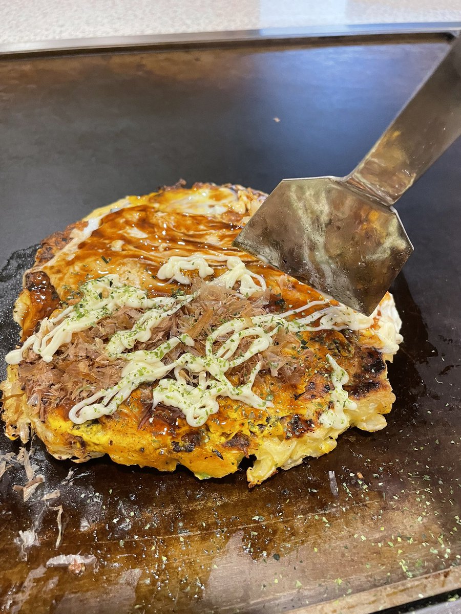 KousukeSAKODA's tweet photo. 京都、京田辺市、近鉄新田辺駅東口
お好み焼きメインのお店
「ももたろう」さんに
というか親戚のせいじくんのとこに

ふわふわでやば美味しかったです
たぶん寿命延びます

子供の頃はよくカブトムシをせびってました
おとなになったからビールをせびっていこうと思います

末永く https://t.co/GxoAPqTJJO