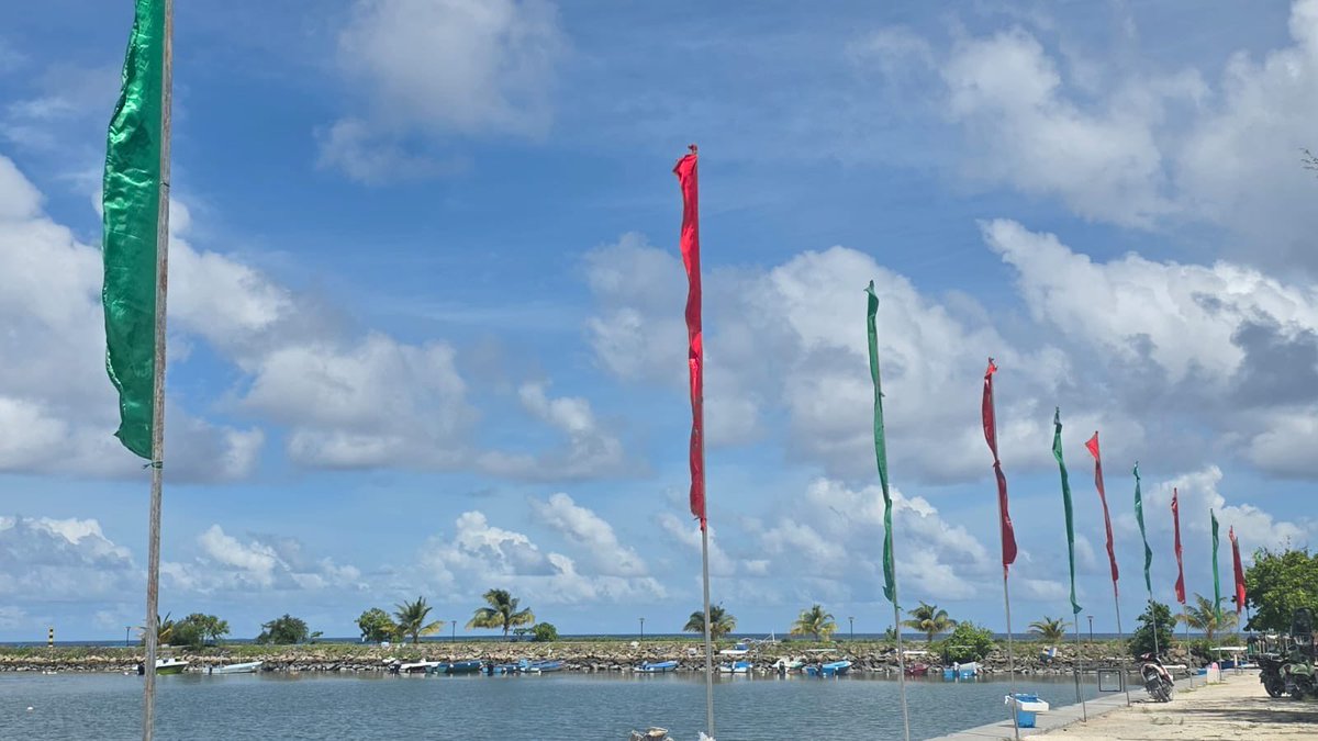 keyolhanews's tweet photo. ދުނިޔޭގެ ކަނޑުގެ ދުވަސް ފާހަަގަކުރަން ބާއްވާ ފަރުމަސްވެރިކަމުގެ މުބާރާތުގައި، ގެމަނަފުށީ މަސް ރޭސް ކުރިޔަށްދާ ސަރަހައްދު ތައްޔާރުކުރަނީ. މުބާރާތް ފަށާނީ ހަވީރު 3 ޖަހާއިރު

@MFAORmv 
@hdcmaldives 
#GemanafushiCouncil
#Masrace
#WorldOceanDay2026 https://t.co/8hHlKNDEXh