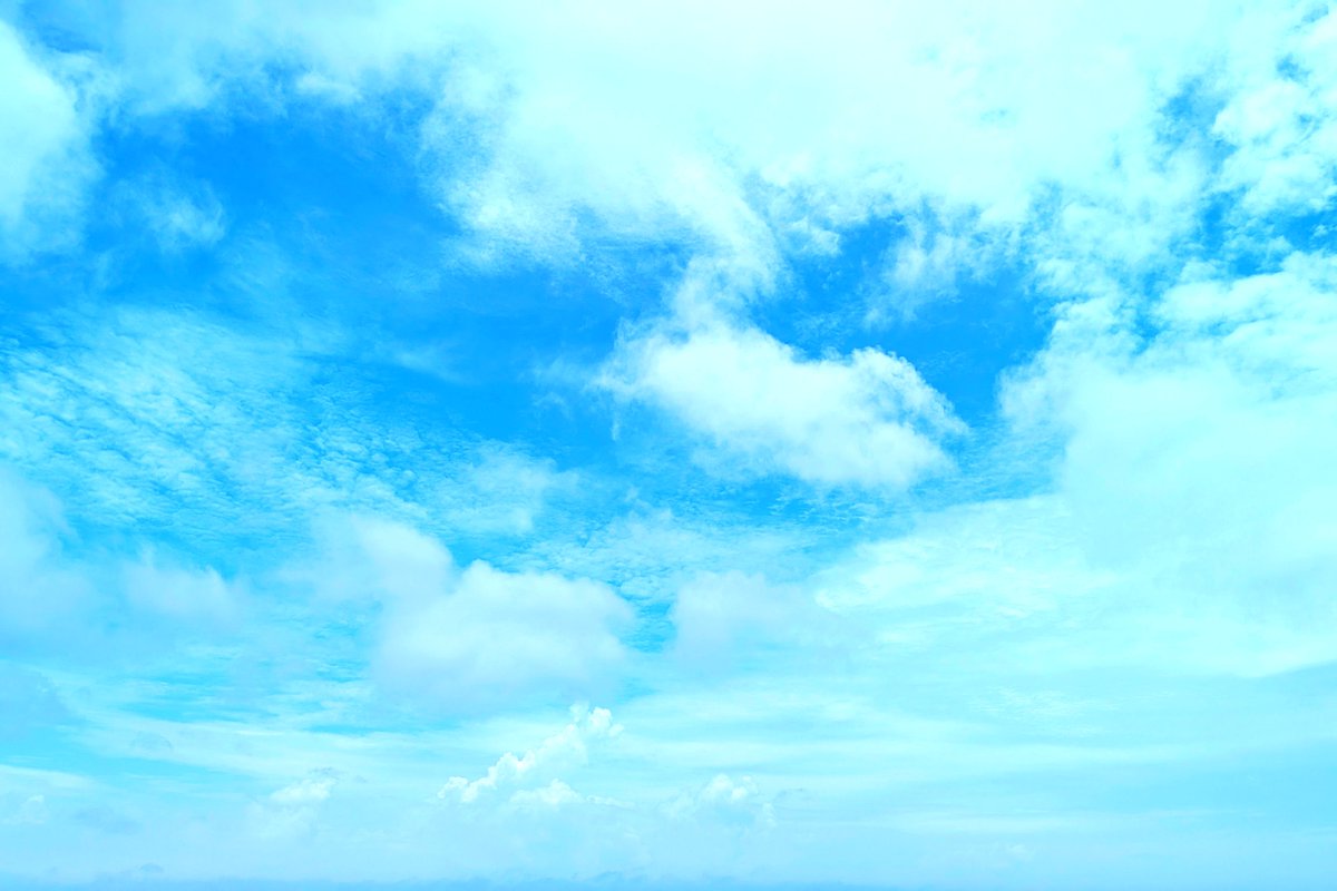 HAPIOKI's tweet photo. 梅雨明けはすぐそこに、沖縄の青と夏 https://t.co/45b2vHswQI