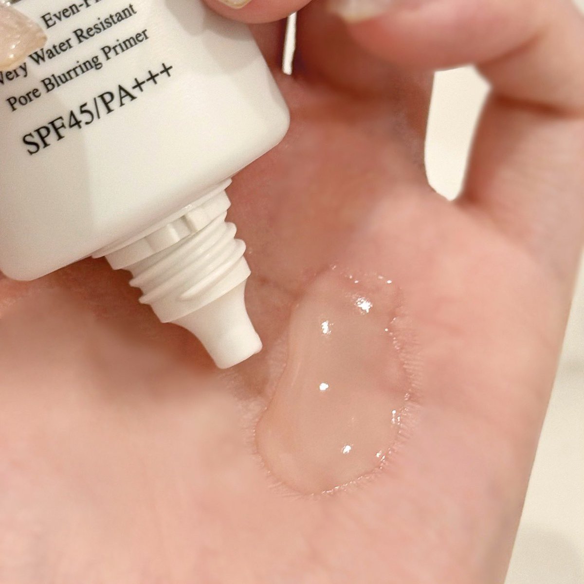 _saa2y's tweet photo. コスデコの日焼け止めはマジ良い！！！！
夜までサラサラなのにしっかり毛穴埋まるから、本当にファンデが崩れなくなる。 https://t.co/lr0J7pwjfP