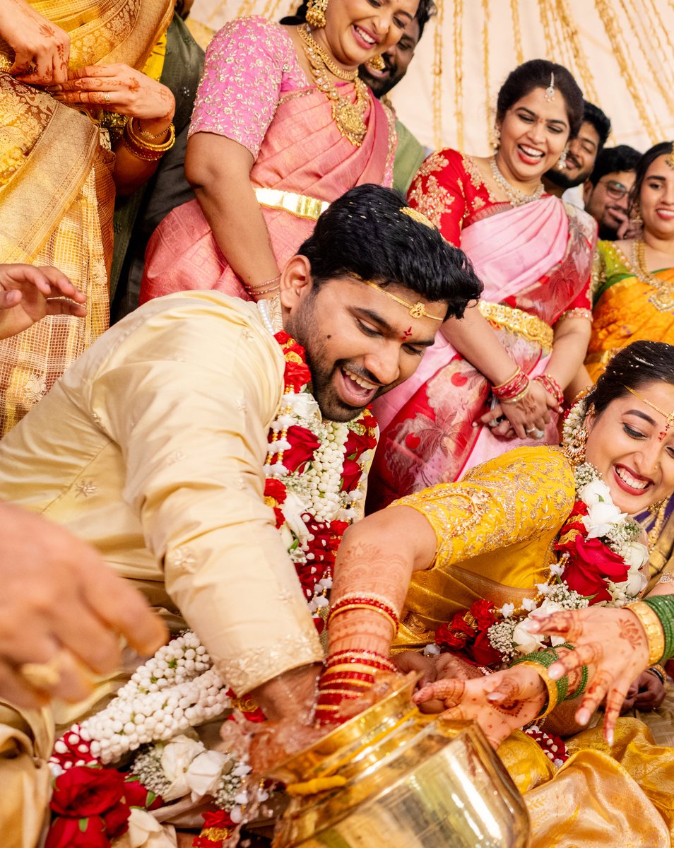 35mmArts's tweet photo. ✨ A sacred promise. A timeless bond. A beautiful beginning. ❤️
 Creating wedding stories that last forever through the lens of the best luxury wedding photography in Vizag.
🎥 Shot by Nani Narendra on Nikon Z Series
@35mmArt
#LuxuryWeddingPhotography #IndianWedding #35mmArts https://t.co/NX83cejhgG