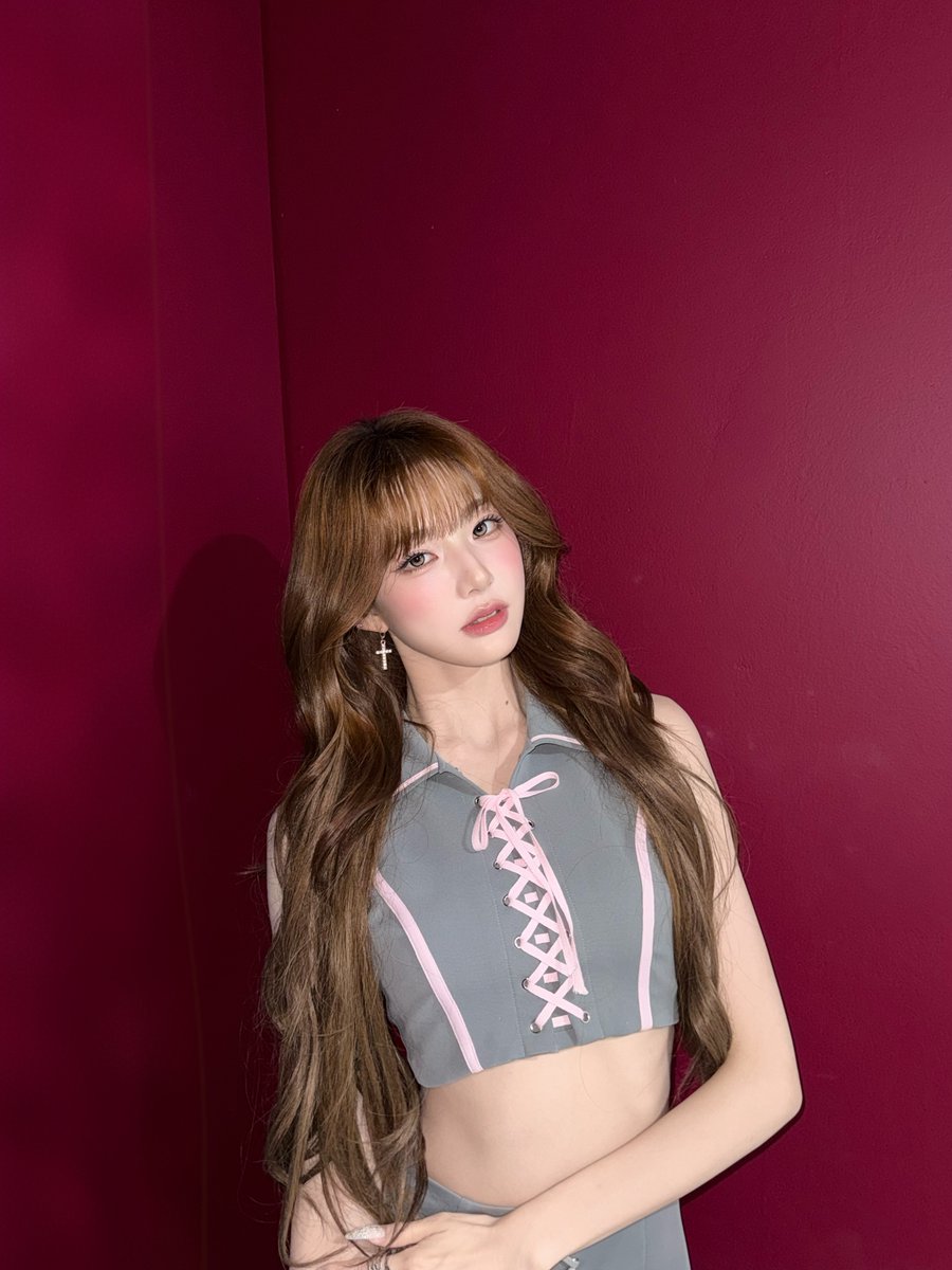 triplescosmos's tweet photo. 👄

#tripleS #트리플에스
#Xinyu #신위 https://t.co/DWzYj0WZKN