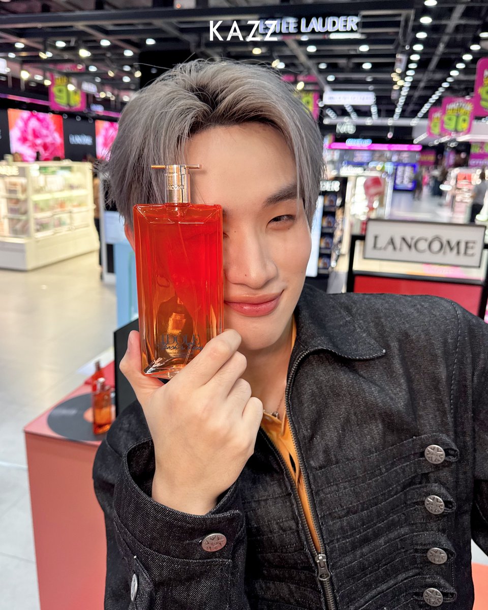 Kazzmagazine's tweet photo. ถูกสเปกเลยครับ! “ฮง LYKN” ร่วมงาน Lancôme Idôle Peach n Rose Roadshow - Mega Bangna Edition 🧡

HONG AT LANCOME EVEANDBOY
#LancomeIdolexHONG
#hongshihoshi 
#LYKN 
#KAZZMAGAZINE https://t.co/I6ShBKDQvm