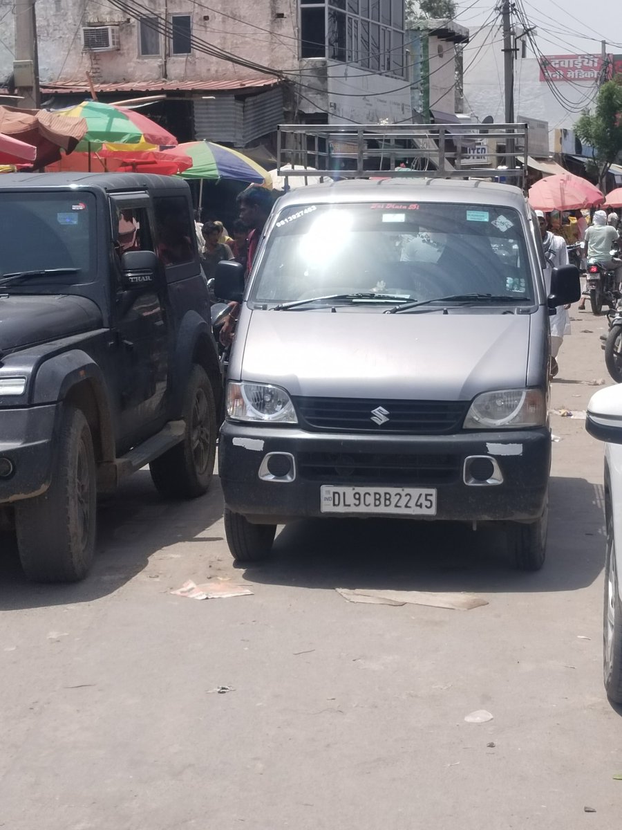 _aarifkhan's tweet photo. @NuhPolice @haryanapolice
Nuh main market में यह वाहन (DL9CBB2245) सड़क के बीच में खड़ा है, जिससे ट्रैफिक जाम और लोगों को आने-जाने में परेशानी हो रही है। कृपया तत्काल कार्रवाई कर सड़क को खाली करवाने की कृपा करें।
Location: Nuh Main Market, Haryana
Vehicle No.: DL9CBB2245 https://t.co/jU4MgpsTJ0