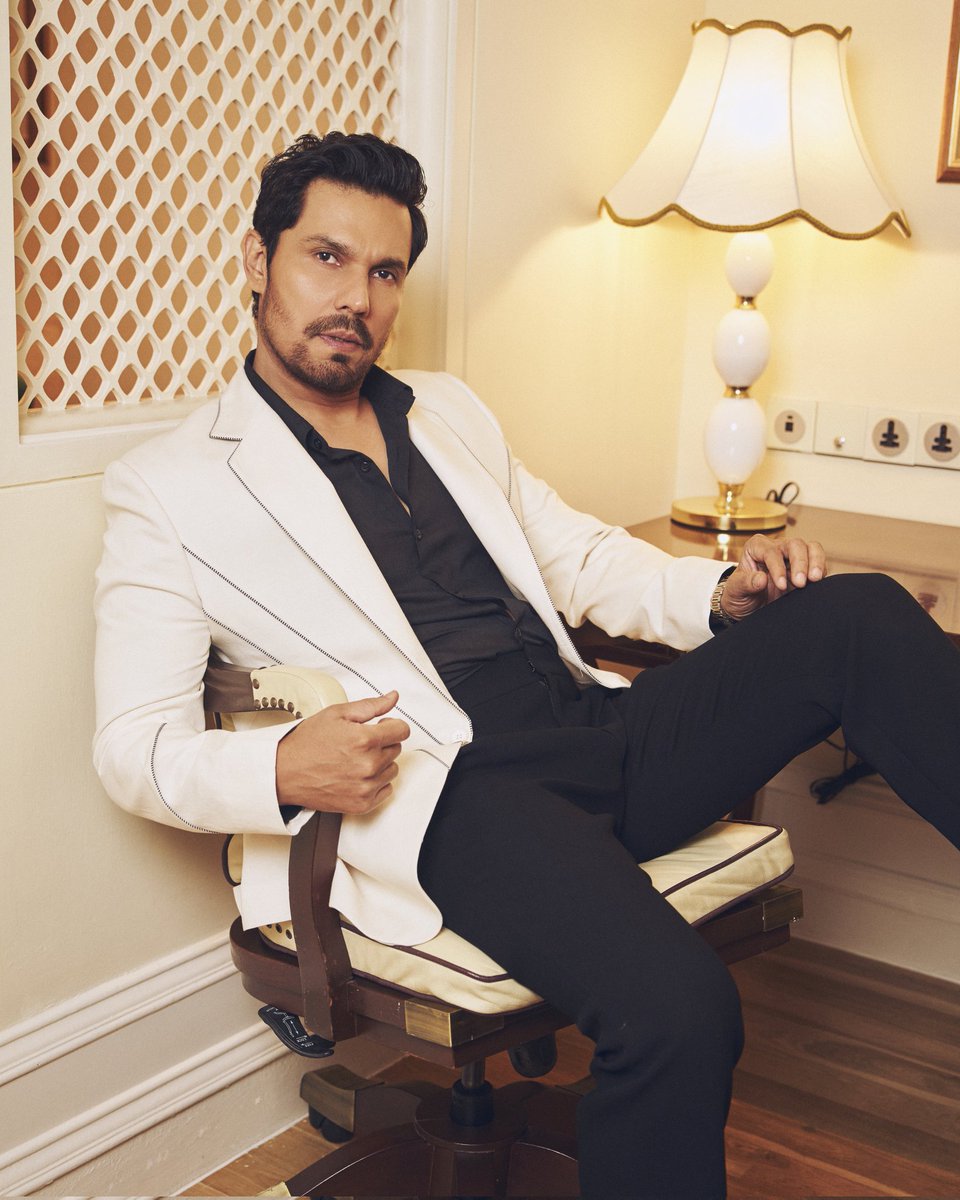 RandeepHooda's tweet photo. Not giving a damn and somehow, giving it your all, at the same time!! https://t.co/6s5wleUA4I