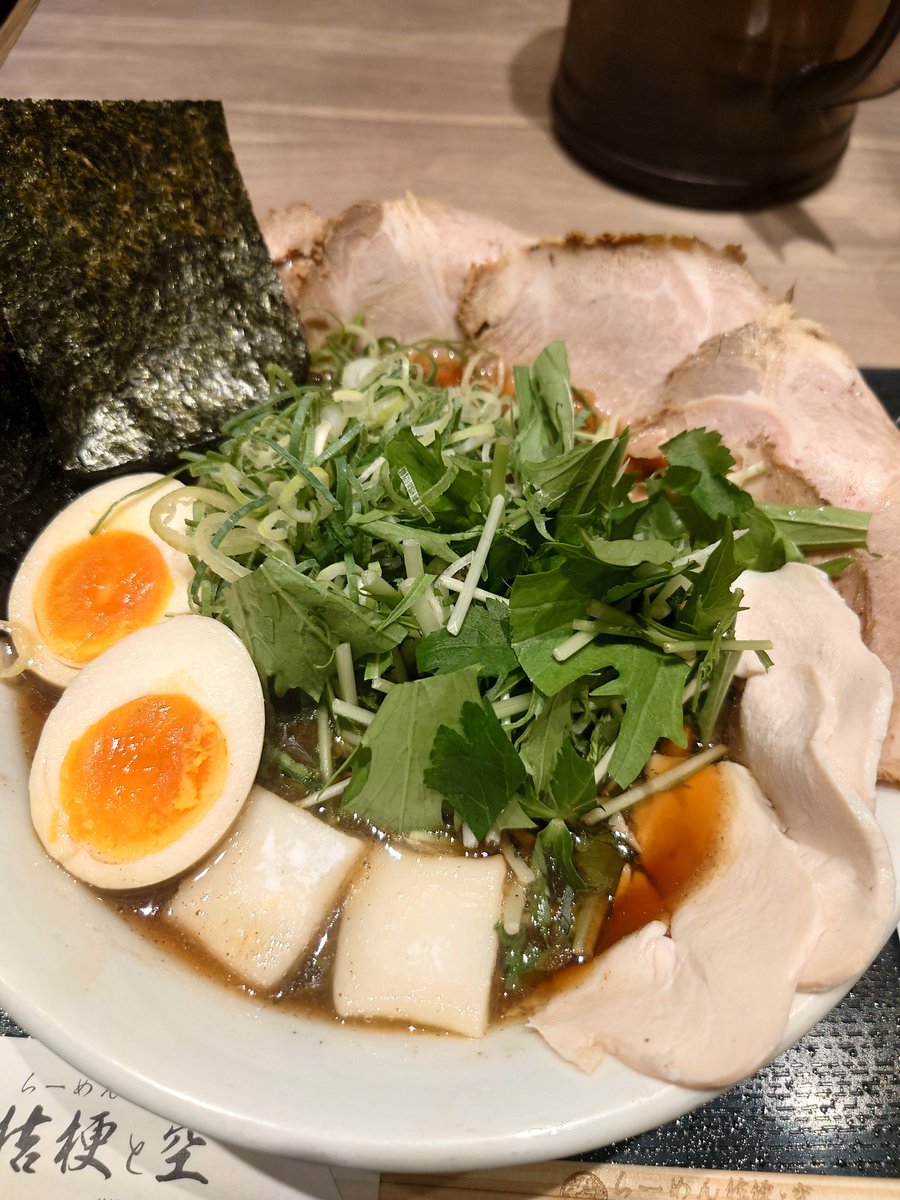 atcoatco's tweet photo. 今日の昼ラー
足立区　北千住
ラーメン 桔梗と空
特製淡麗醤油らーめん ¥1450 https://t.co/wCdEWgzWCr