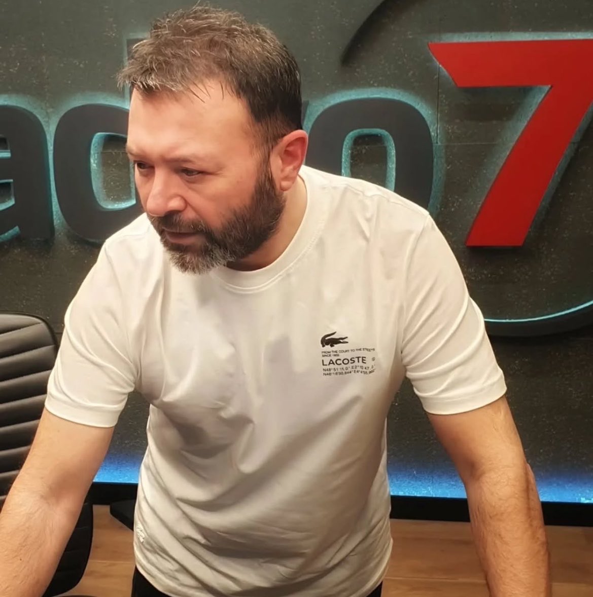 Radyo7's tweet photo. Sabahın ritmini Radyo7 ile yakala
Erkan’la Çok Canlı şimdi yayında 🎶 🎙️🩷

#radyo7 #erkanlaçokcanlı #müzik @erkanonurkoc https://t.co/QgzGCjV26y