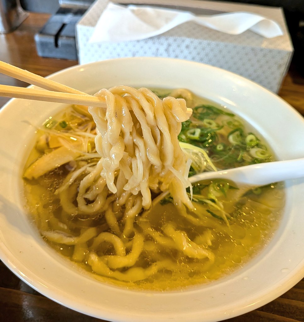 menrauma's tweet photo. 自家製麺  一乃瀬さん@さいたま市西遊馬！
一乃瀬らーめん🍜
ユッケ風レアチャーシュー丼🐽
あっさり シンプルスープに自家製ちぢれ麺が良く合う👍

美味しかったです😊

ご馳走様でしたーーー✨ https://t.co/cSz6O5zMxx