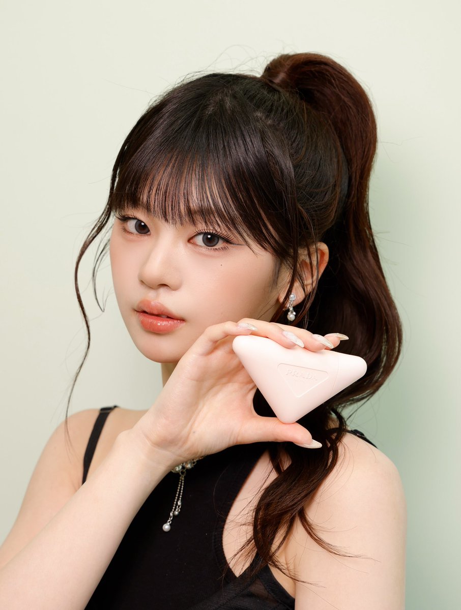 Full_lim's tweet photo. 인간 프라다 https://t.co/WER5ti3Fnq