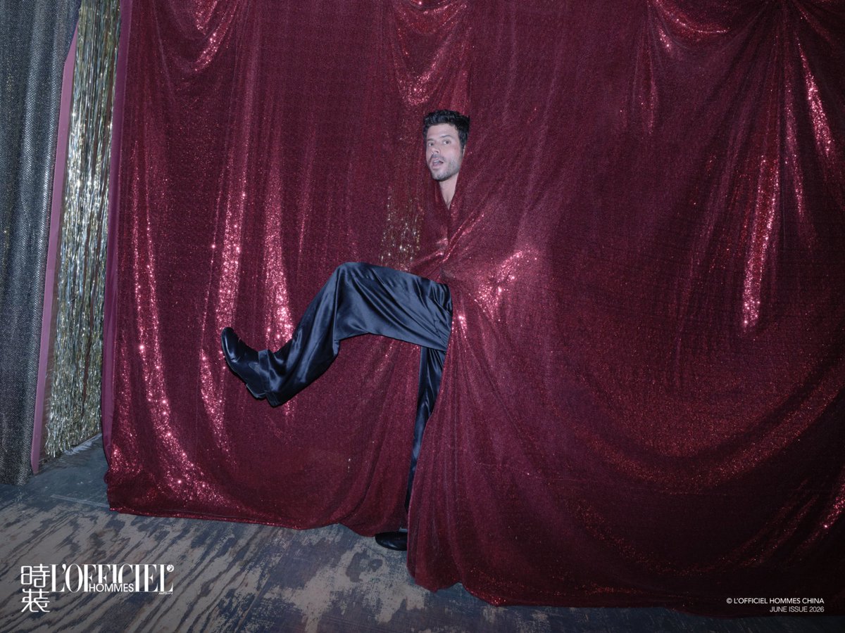 JeremyMingot's tweet photo. François Arnaud dans un shooting complètement barjo pour L'officiel Hommes China 🎂

📸 Photos par Jumbo Tsui https://t.co/CnoEA55Rkv