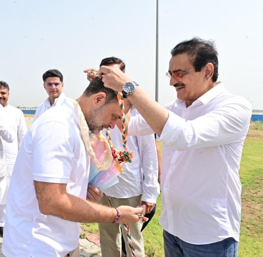 jaipal_rajkumar's tweet photo. जन-जन के लाडले नेता युवाओ छात्रो किसानो और संविधान की आवाज़ लोकसभा में नेता प्रतिपक्ष आदरणीय श्री राहुल गांधी जी को जन्मदिवस की हार्दिक बधाई एवं शुभकामनाए। 

आपका संघर्ष समर्पण और देश के लोकतांत्रिक मूल्यों की रक्षा के प्रति अटूट संकल्प करोड़ो देशवासियों के लिए प्रेरणास्रोत है। https://t.co/axXmaKToB0