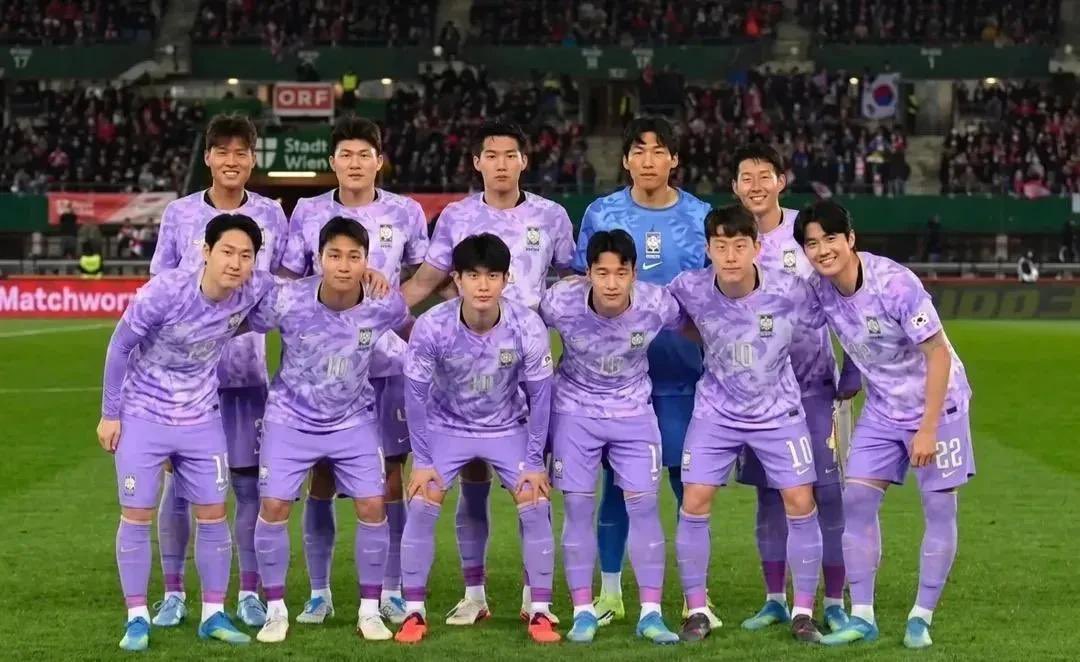 acervobangtan7's tweet photo. Coreia do Sul jogando de roxo, ARMY BORAHAE https://t.co/tEjHdcvA7r