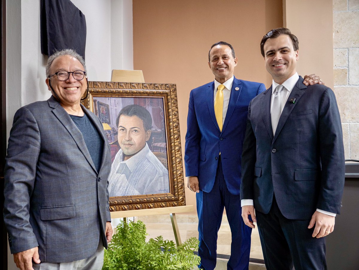 RepPabloJose's tweet photo. Agradezco a la Legislatura Municipal de Aguadilla y al alcalde Julio Roldán por honrar el legado de Rafael Hernández Colón. Su compromiso con Puerto Rico y el servicio público continúa inspirando a nuevas generaciones. 🇵🇷 https://t.co/n6hiYBgnjL