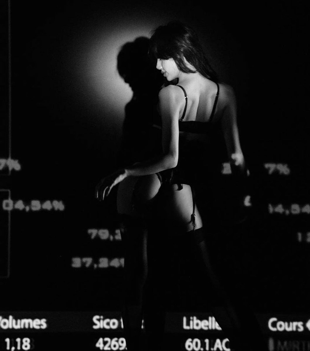 DxedWr0ngB's tweet photo. I cannot believe this is Lisa's 😭like she shocked me...those pics are insaneeee. Years later I'm still gagged and utterly in WOW https://t.co/KavTwDItXt
