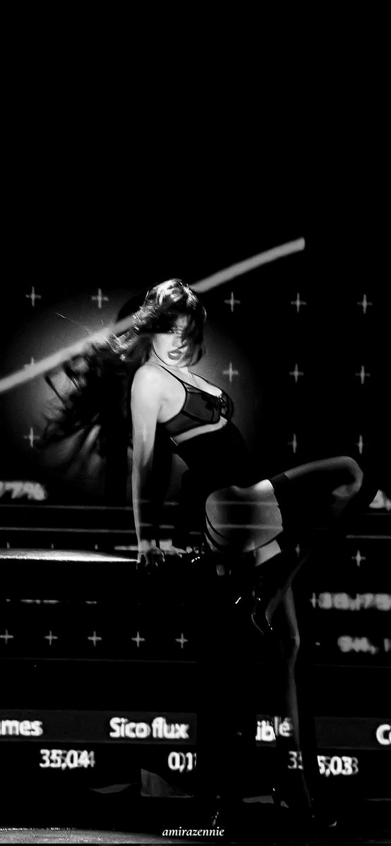 DxedWr0ngB's tweet photo. I cannot believe this is Lisa's 😭like she shocked me...those pics are insaneeee. Years later I'm still gagged and utterly in WOW https://t.co/KavTwDItXt