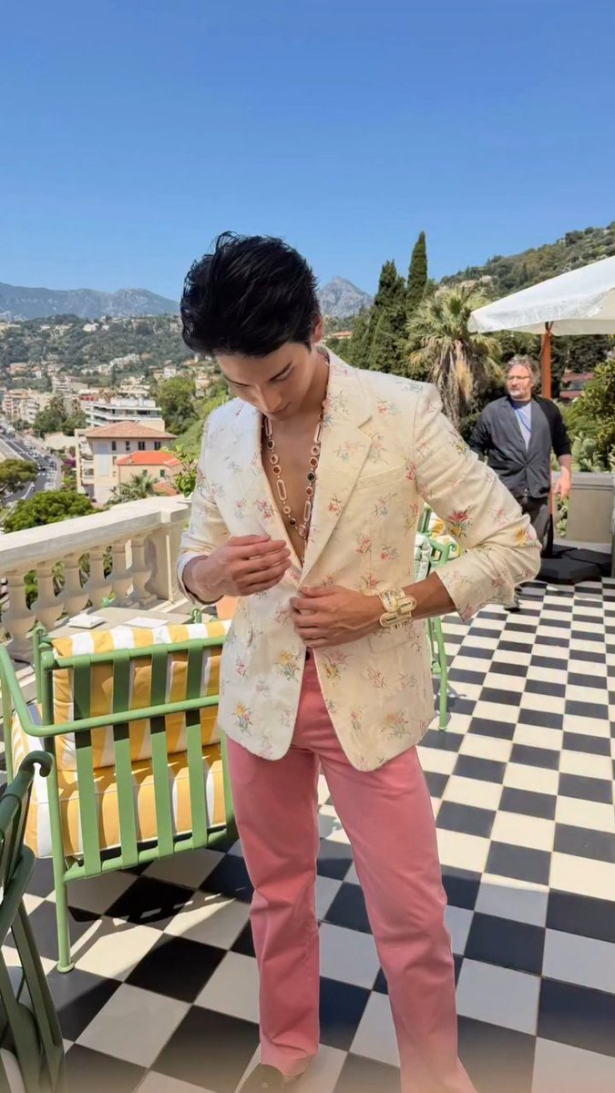 ApoNattawinSg's tweet photo. Dear Mr. Nicholas Foulkes, Thank you for the photos (read Public Service 🫡)!!
🥵🥵🥵🥵🥵👀🥵🥵🥵🥵🥵
#ApoxPiagetColoursOfExtraleganza #ApoNattawin #ColoursOfExtraleganza https://t.co/I9Kp8XRBwF