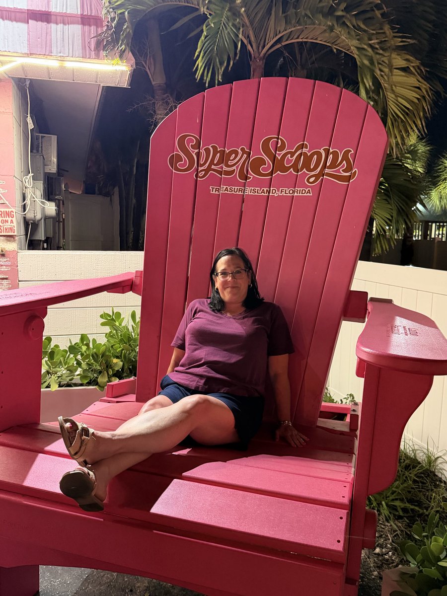 voltrixclark's tweet photo. @TresIslandFL the girls at Suoer Scoop are killing it tonight and the line was 20 deep outside at 930 pm https://t.co/XUCvvDjC8D