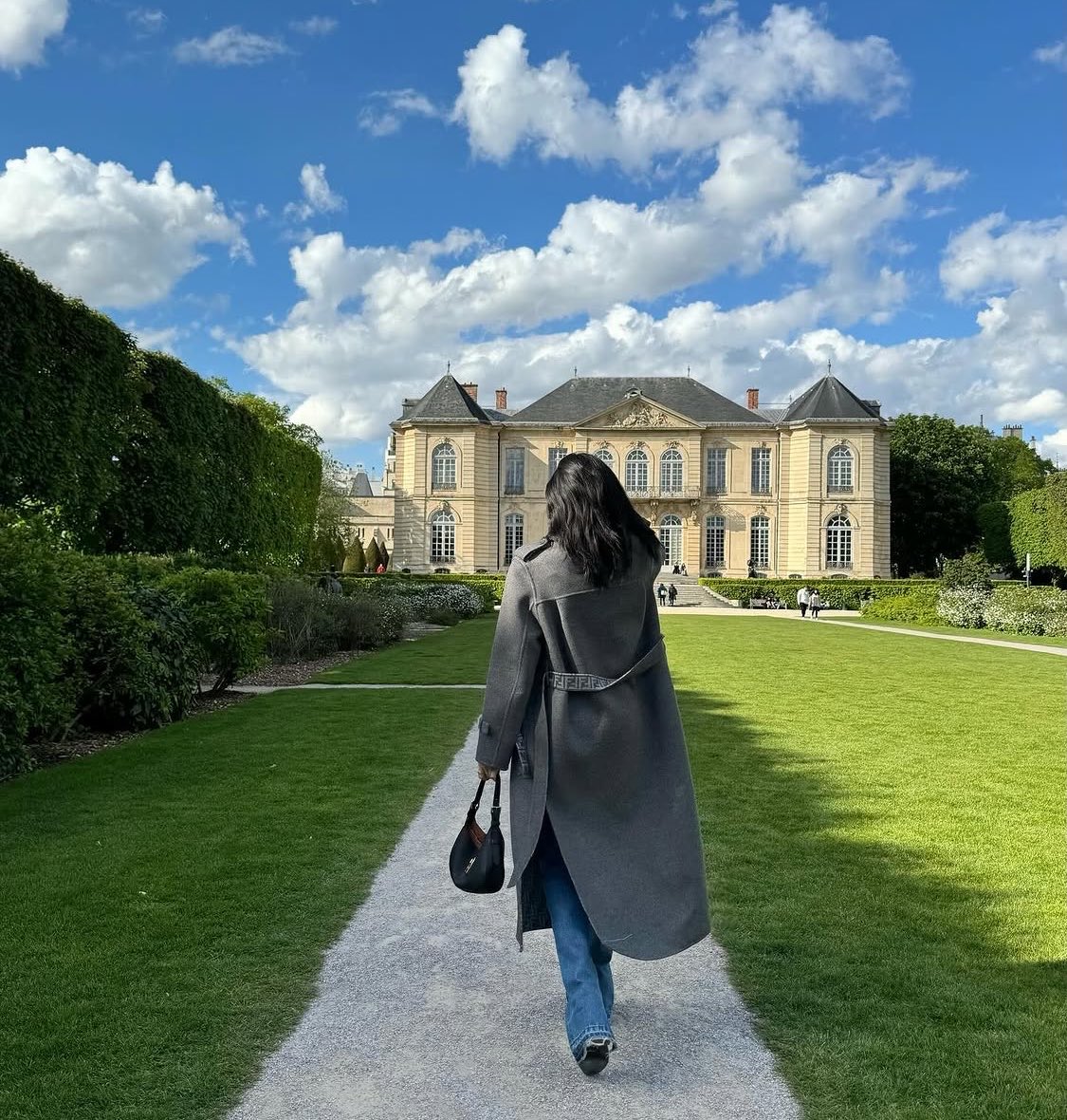 rquizee's tweet photo. old money lisa make a comeback please https://t.co/9V3vbEVFIf