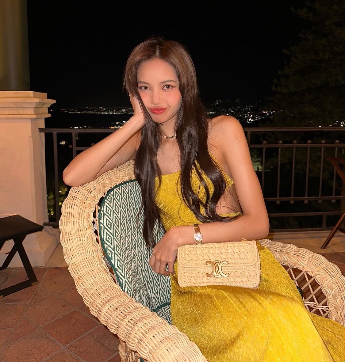 rquizee's tweet photo. old money lisa make a comeback please https://t.co/9V3vbEVFIf