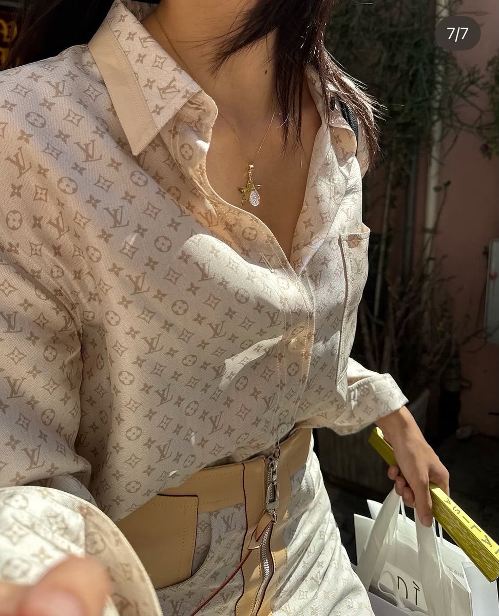 rquizee's tweet photo. old money lisa make a comeback please https://t.co/9V3vbEVFIf